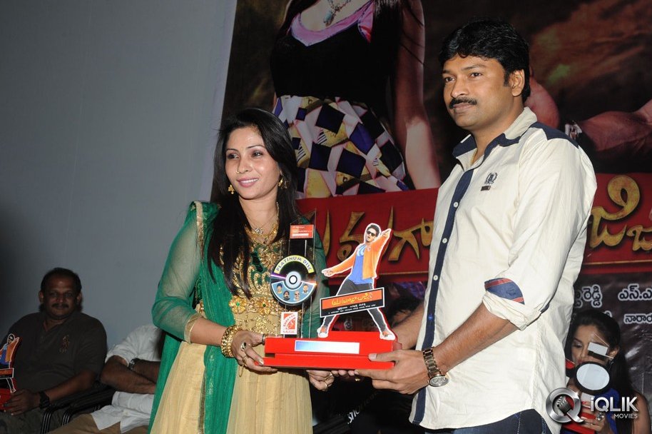 Aadu-Magadura-Bujji-Platinum-Disc-Function
